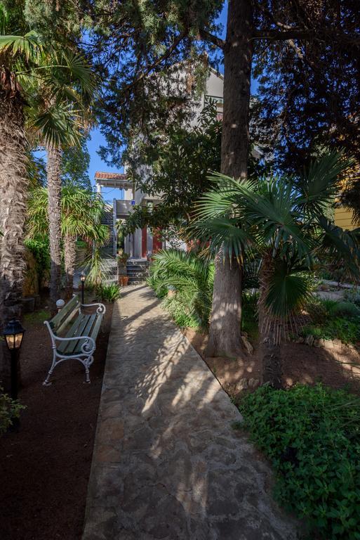 Secret Garden Apartment